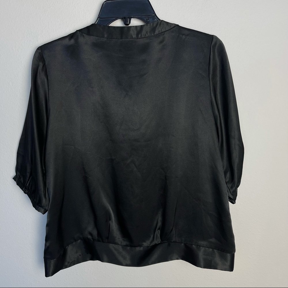 BCBGMaxAzria Black Tie neck button down elbow sleeve satin crop blouse size L - Picture 5 of 8